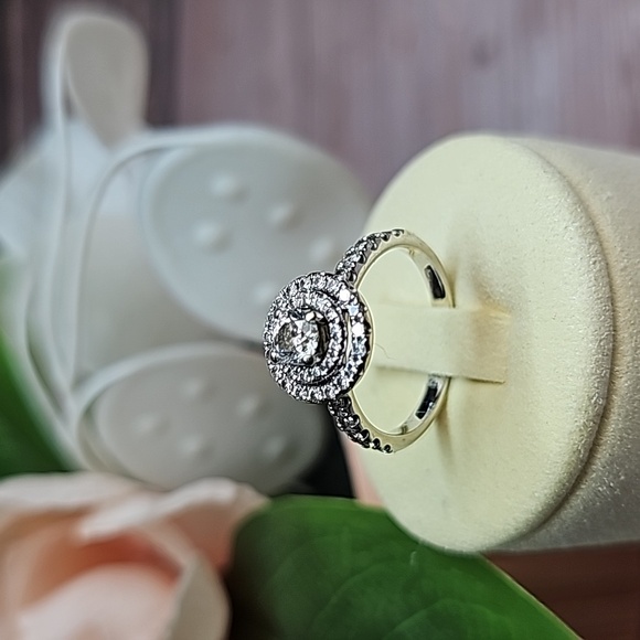 14KT WHITE GOLD DOUBLE HALO DIAMOND RING - Picture 2 of 16